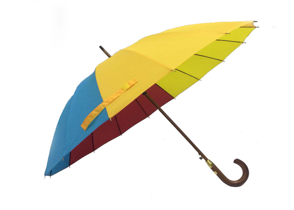 Doppelter Überdachungs-hölzerner Stock-Regenschirm-Metallrahmen-hölzerne Spitzen fertigten Logo besonders an fournisseur
